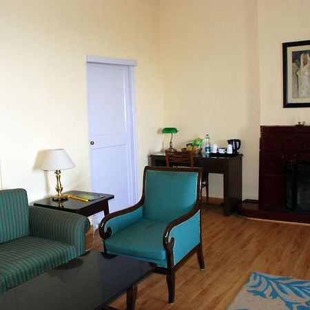Alasia Hotel Kasauli Bagian luar foto